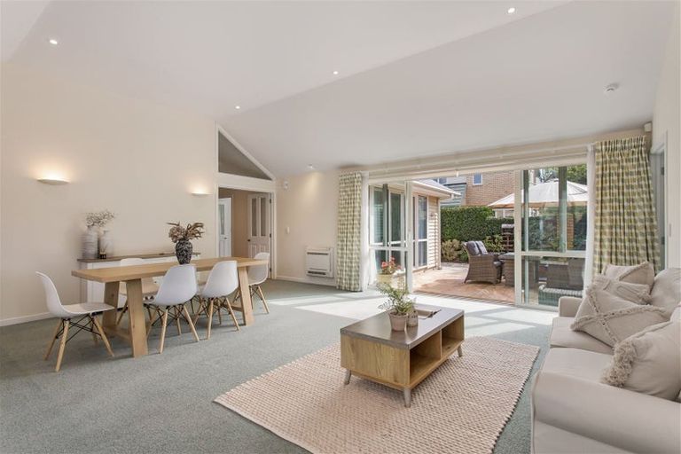 Photo of property in 15 Acorn Close, Waltham, Christchurch, 8023