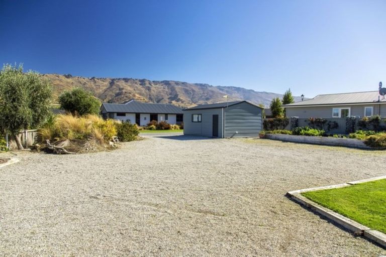 Photo of property in 18 Ethereal Crescent, Mount Pisa, Cromwell, 9383