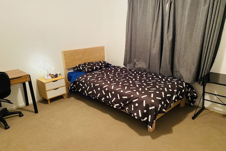 Photo of property in 60 Cobham Crescent, Kelston, Auckland, 0602