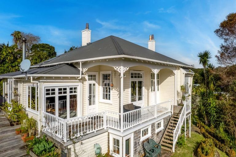 Photo of property in 9 Robertson Street, Russell, 0202