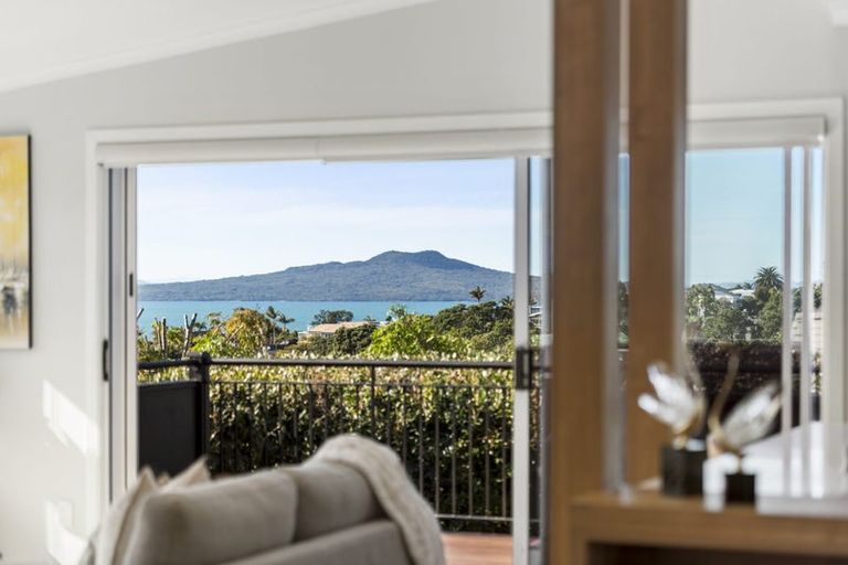 Photo of property in 19 Aberdeen Road, Castor Bay, Auckland, 0620
