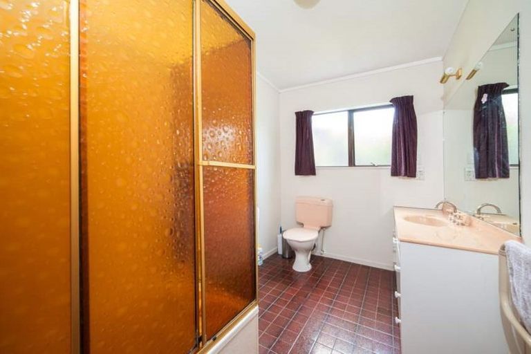 Photo of property in 1/386 Glenfield Road, Glenfield, Auckland, 0629