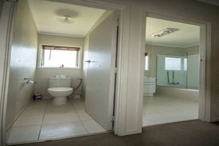 Photo of property in 8/19 Bayside Avenue, Te Atatu Peninsula, Auckland, 0610