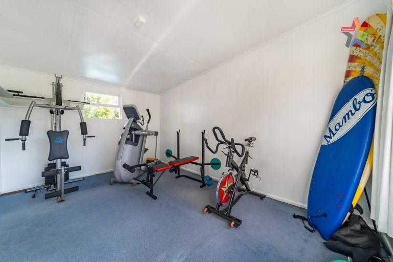 Photo of property in 10 Golf Road, Manor Park, Lower Hutt, 5019