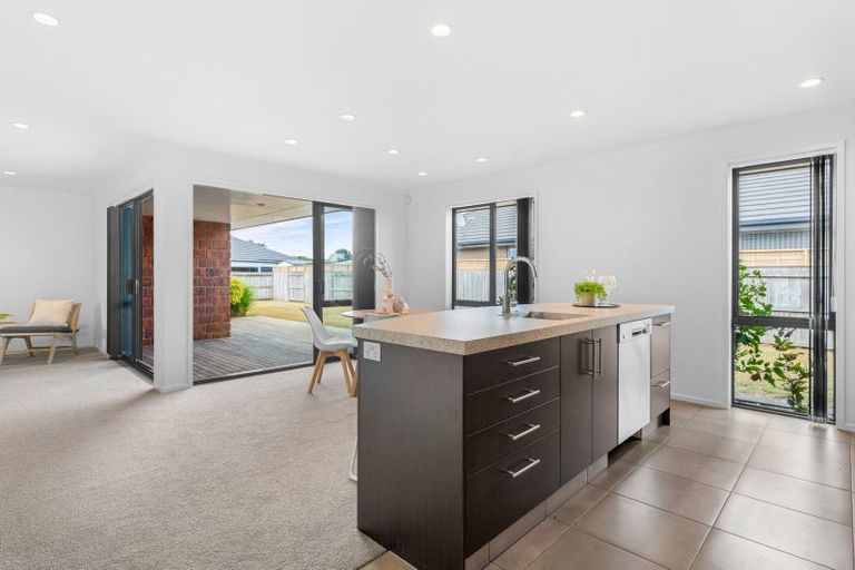 Photo of property in 20 Kowi Lakes Drive, One Tree Point, 0118