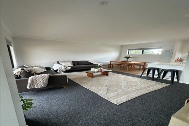 Photo of property in 7/5 Peachgrove Road, Te Atatu Peninsula, Auckland, 0610