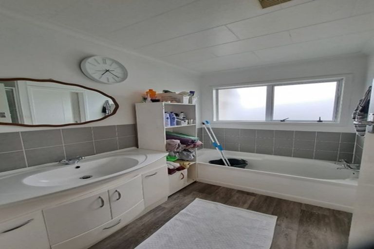 Photo of property in 20 Stuart Place, Blagdon, New Plymouth, 4310