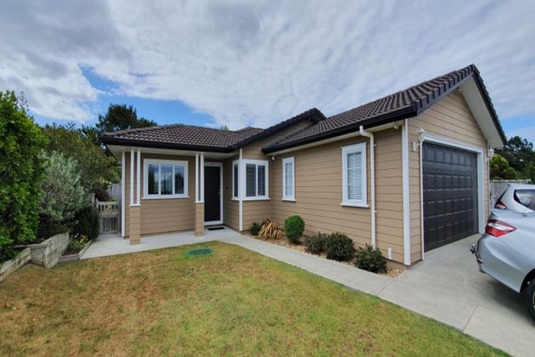 Photo of property in 10 Nirmal Place, Sunnyvale, Auckland, 0612