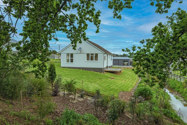 Photo of property in 1 Ingham Street, Halcombe, Feilding, 4779