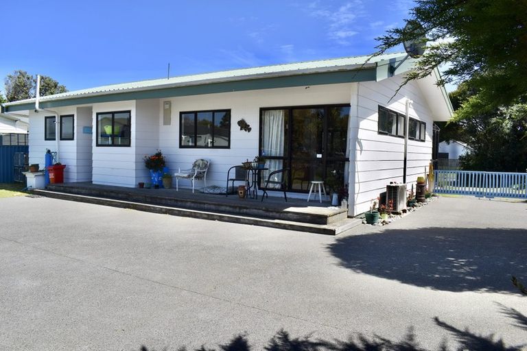 Photo of property in 28 Sarah Street, Waikawa Beach, Levin, 5573