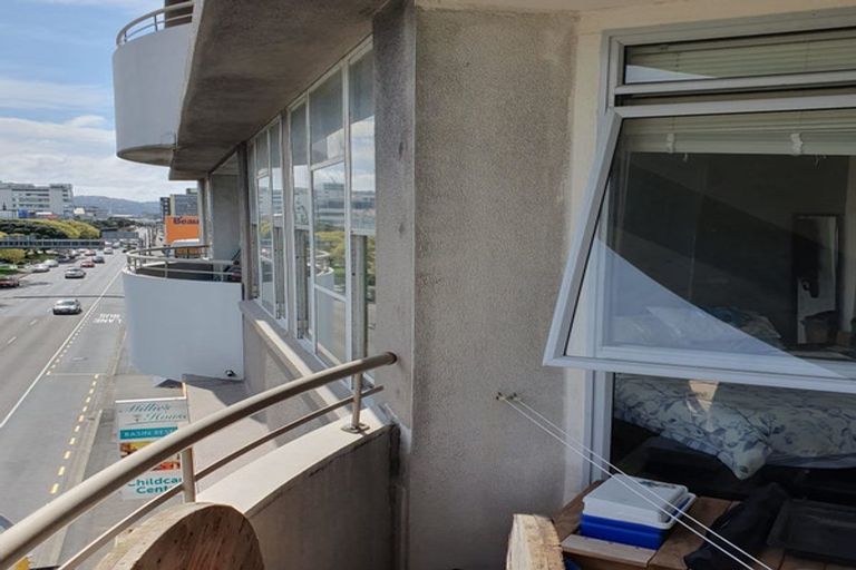 Photo of property in Grandstand Apartments, 4/80 Kent Terrace, Mount Victoria, Wellington, 6011