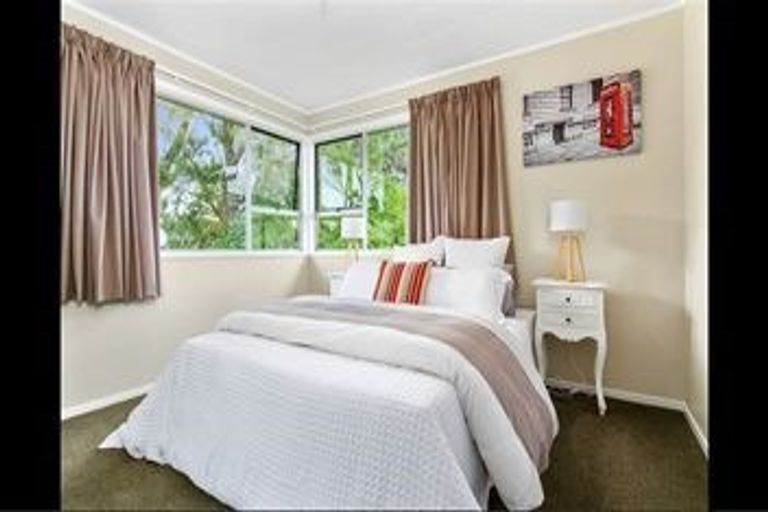 Photo of property in 32 Larissa Avenue, Henderson, Auckland, 0610