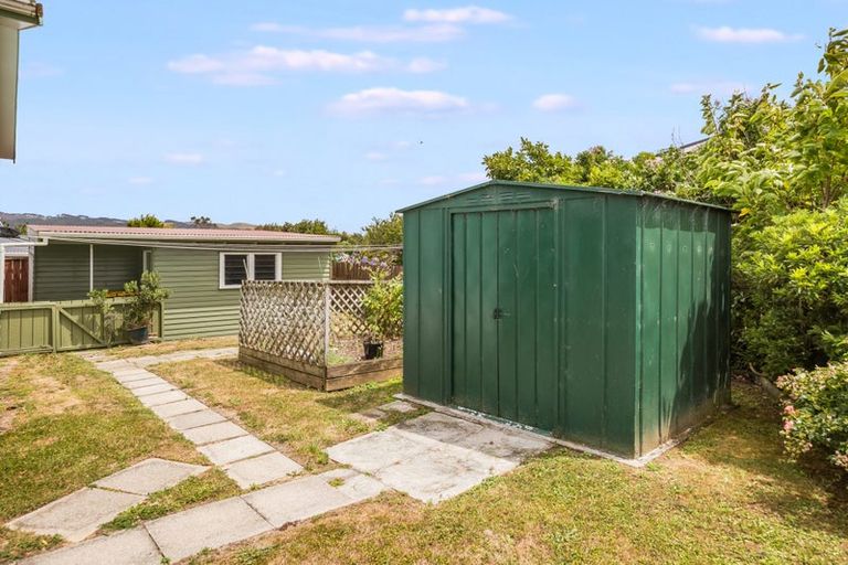Photo of property in 16 Morning View, Titahi Bay, Porirua, 5022