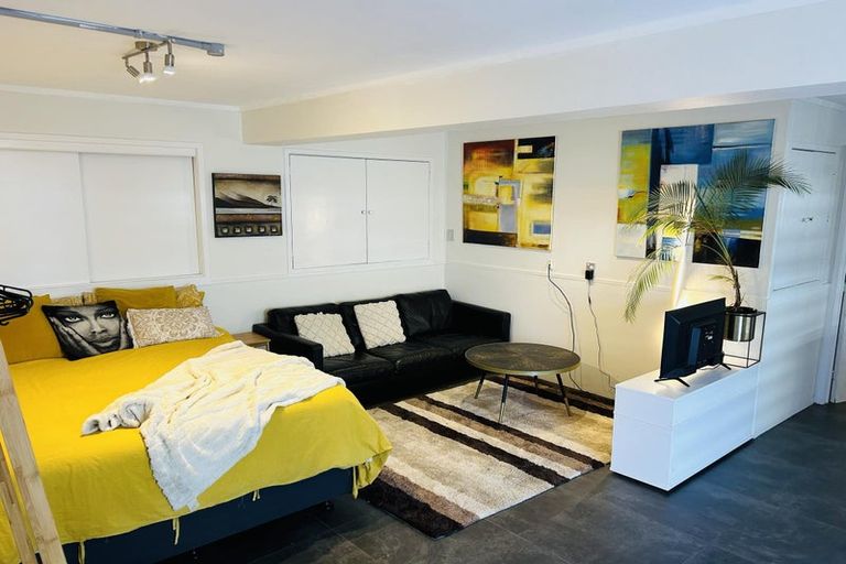 Photo of property in 8 Simkin Avenue, Saint Johns, Auckland, 1072