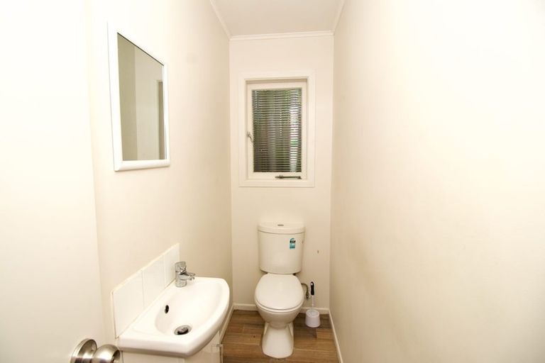 Photo of property in 79 Sabulite Road, Kelston, Auckland, 0602