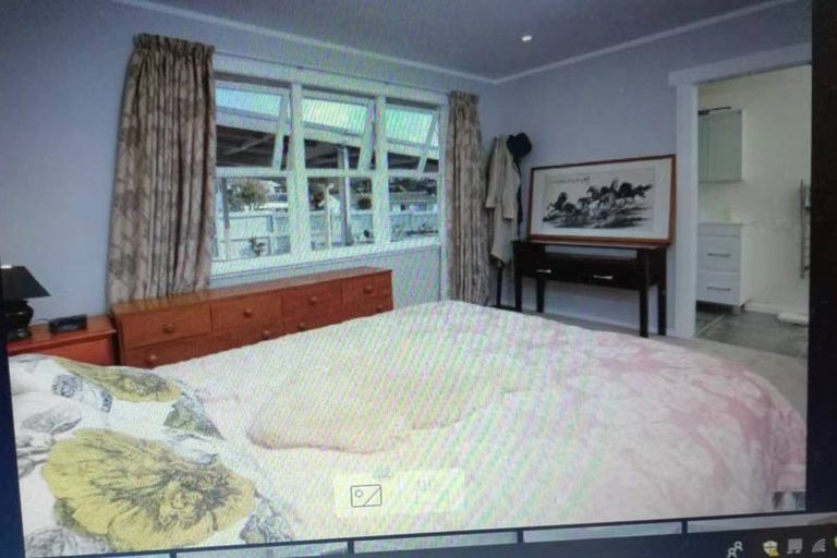 Photo of property in 3 Glen Marine Parade, Glendene, Auckland, 0602