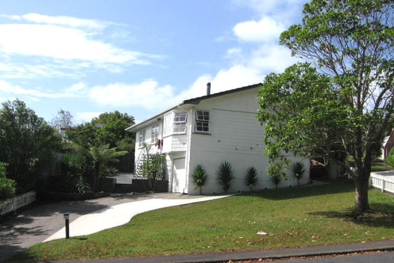 Photo of property in 19 Longreach Drive, Sunnyvale, Auckland, 0612