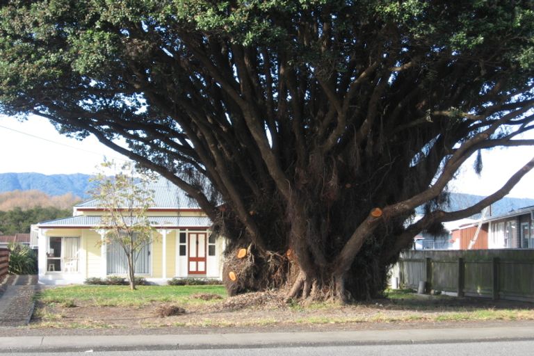 Photo of property in 24 Domain Road, Otaki, 5512
