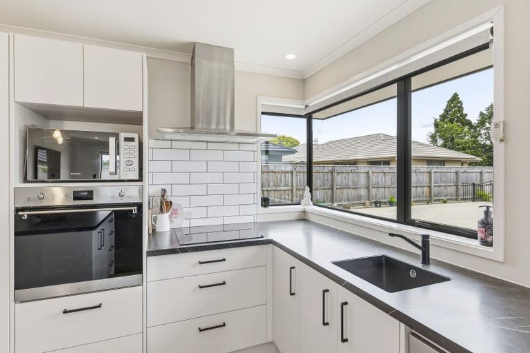 Photo of property in 4 Hawera Avenue, Levin, 5510