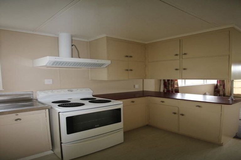 Photo of property in 80a Wikiriwhi Crescent, Awapuni, Palmerston North, 4412