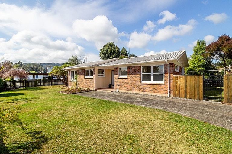 Photo of property in 1 Barron Crescent, Fenton Park, Rotorua, 3010