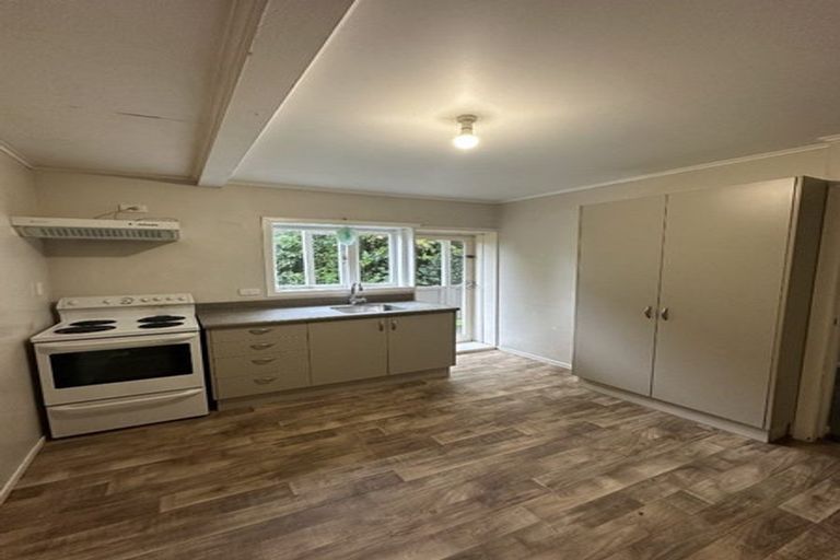 Photo of property in 60 Edmonton Road, Henderson, Auckland, 0612