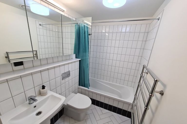 Photo of property in 209/3 Roxburgh Street, Mount Victoria, Wellington, 6011