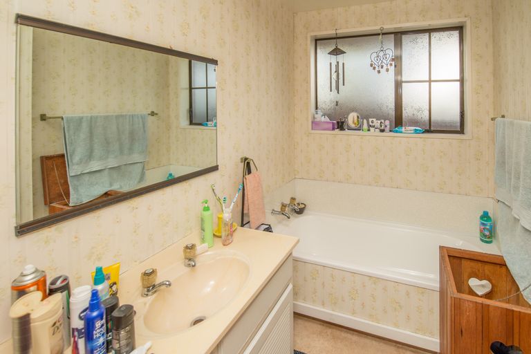 Photo of property in 15 Flaxwood Lane, Waltham, Christchurch, 8023