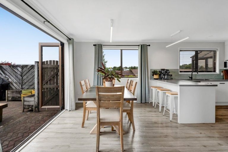 Photo of property in 17 Caledonia Place, Highlands Park, New Plymouth, 4312