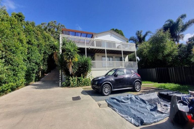Photo of property in 18 Tawhana Crescent, Red Beach, 0932