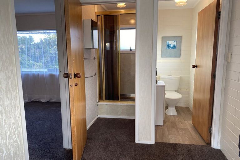 Photo of property in 1 Albatross Road, Red Beach, 0932