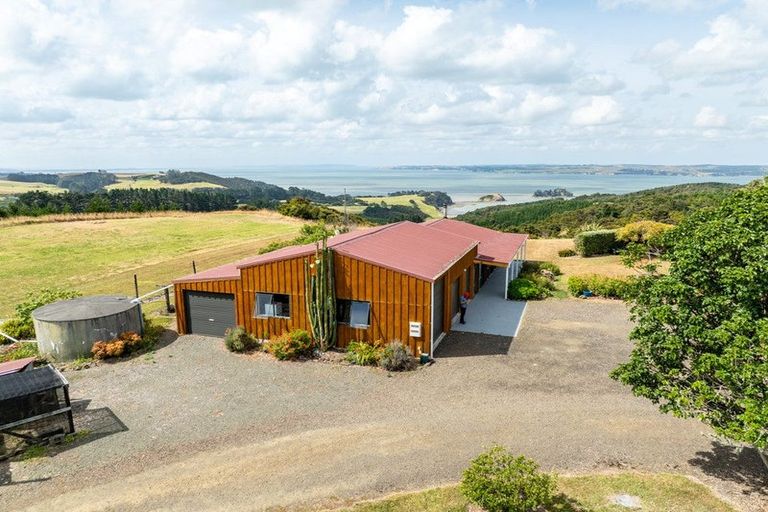 Photo of property in 986 Tinopai Road, Tinopai, Matakohe, 0593