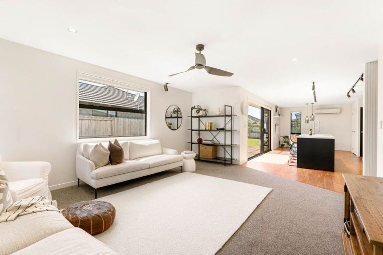 Photo of property in 11 Livingstone Drive, Papamoa Beach, Papamoa, 3118