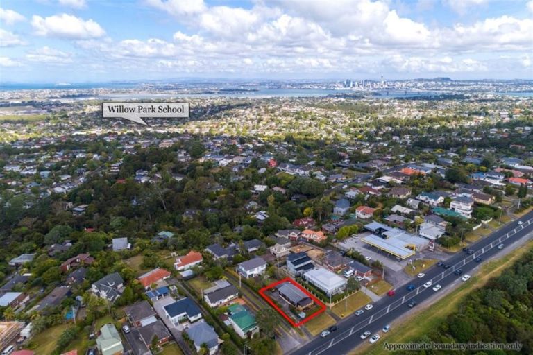 Photo of property in 1/253 Glenfield Road, Hillcrest, Auckland, 0627