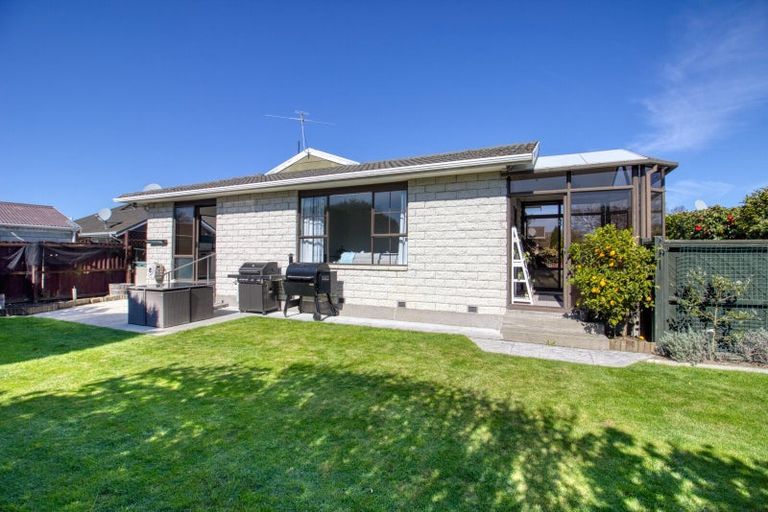 Photo of property in 2/10 Montclare Avenue, Ilam, Christchurch, 8041