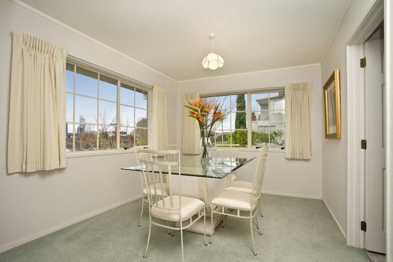Photo of property in 1/12 Norman Road, Hauraki, Auckland, 0622
