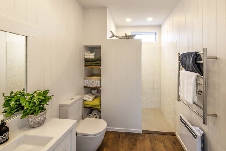 Photo of property in 7 Marine Parade, Seatoun, Wellington, 6022