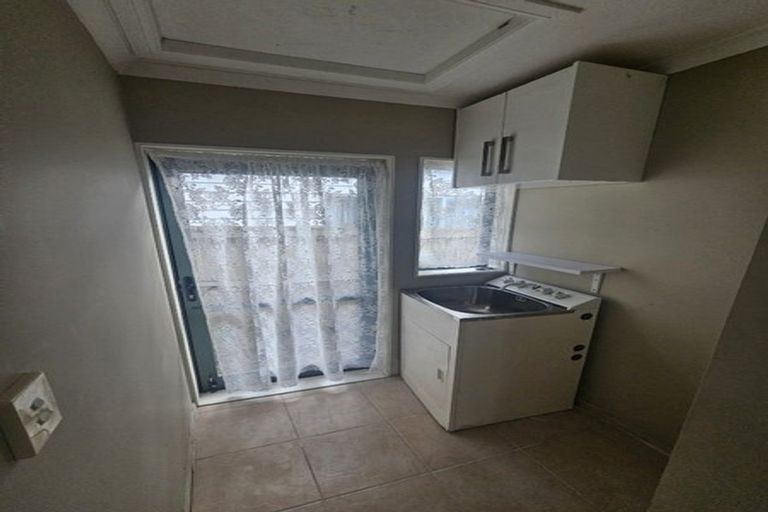 Photo of property in 86 Reeves Road, Pakuranga Heights, Auckland, 2010