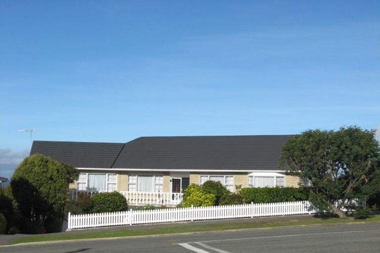 Photo of property in 1 Seaview Terrace, Kew, Dunedin, 9012