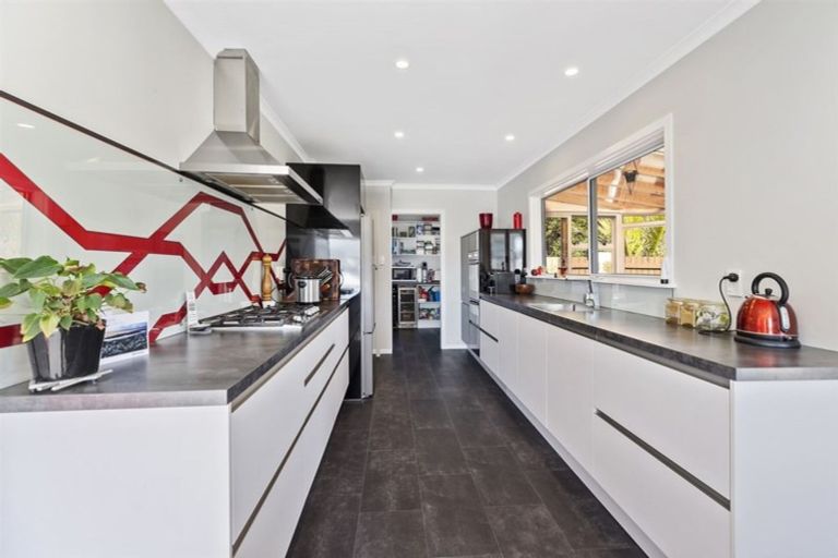 Photo of property in 6 Mayfair Place, Tawa, Wellington, 5028