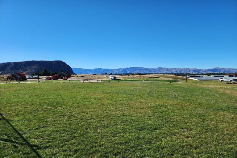 Photo of property in 13 Simpson Crescent, Wanaka, 9305