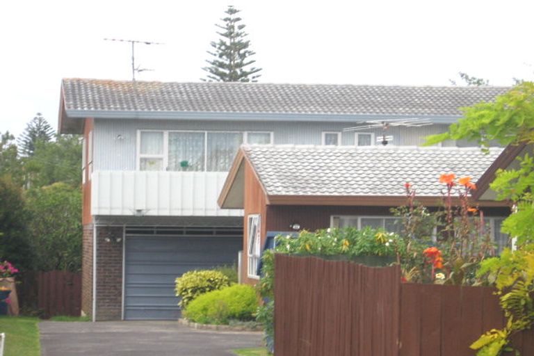 Photo of property in 1/24 Neal Avenue, Glenfield, Auckland, 0629