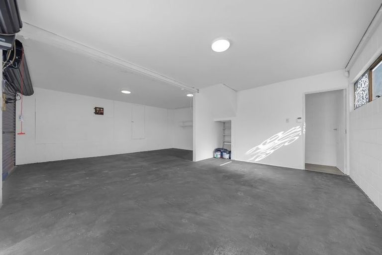 Photo of property in 44 Miltonia Avenue, Te Atatu South, Auckland, 0610