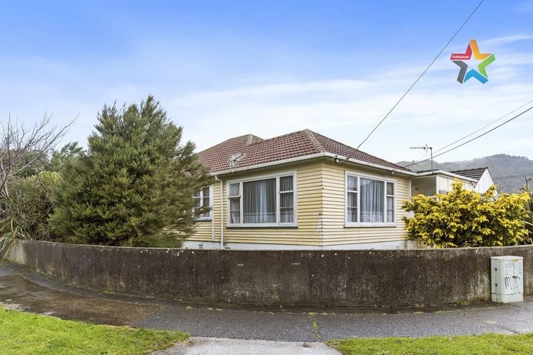 Photo of property in 12 Dempsey Street, Naenae, Lower Hutt, 5011