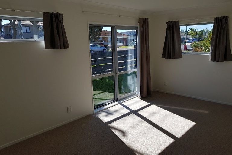 Photo of property in 55 Kenderdine Road, Papatoetoe, Auckland, 2025