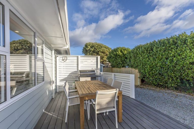Photo of property in 3 Terrace Road, Titahi Bay, Porirua, 5022