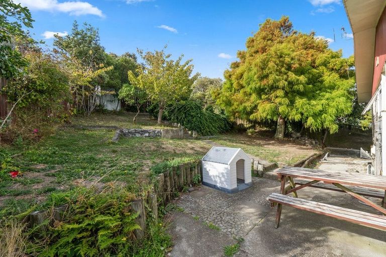 Photo of property in 114 Gloaming Hill, Titahi Bay, Porirua, 5022