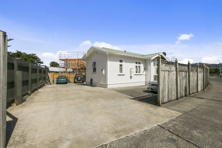 Photo of property in 117 Whites Line East, Waiwhetu, Lower Hutt, 5010