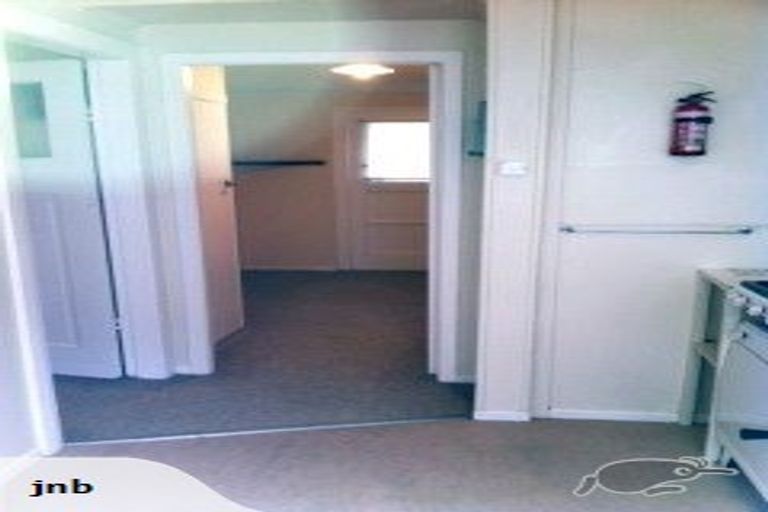 Photo of property in 8 Rixon Grove, Mount Victoria, Wellington, 6011