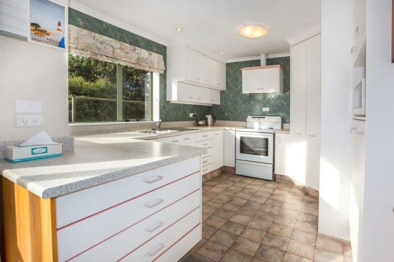 Photo of property in 80a Oxford Street, Tawa, Wellington, 5028